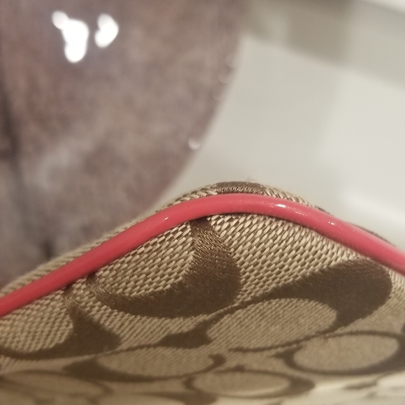 COACH Signature C's Khaki Jacquard Slingpack - Picture 8 of 11